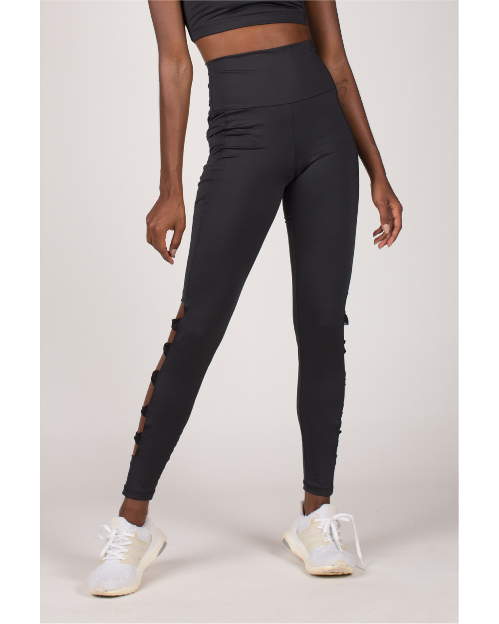 https://www.bodybyu.com.br/image/cache/catalog/produtos-22/legging/twist-preto/twist-legging-preto-front-1000x1250.jpg